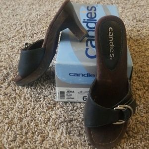 Candies Jena, black leather, wooden sole